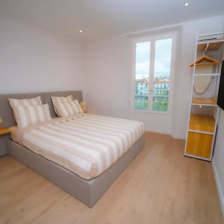 아파트 #301- Heart Of Vieil - Place Nationale-high-end Newly Renovated & Furnished 앙티브